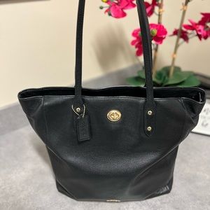 Coach purse soft black pebble leather EUC